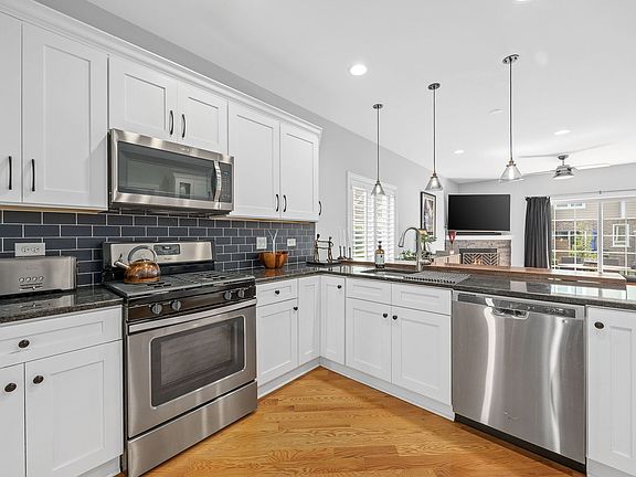 5th image of 9415 Saratoga Ct