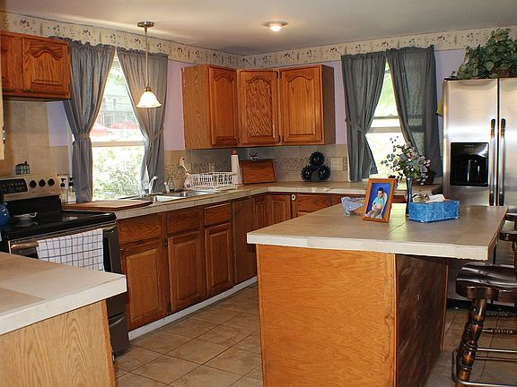 Eat in center island kitchen