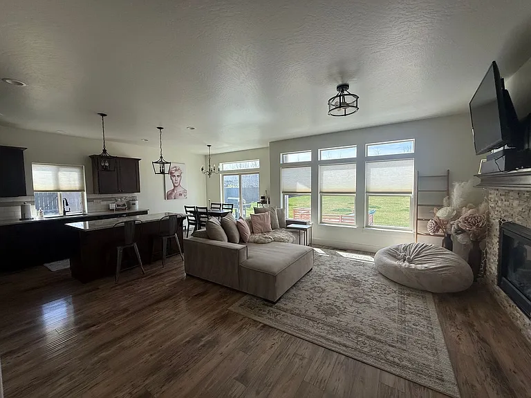631 Cameron Loop — Photo 6