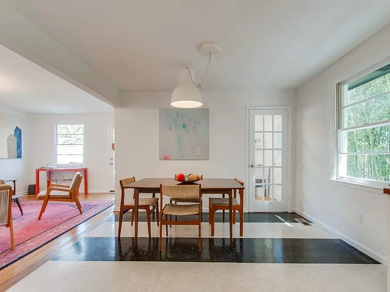 1713 Linden Ave — Photo 5