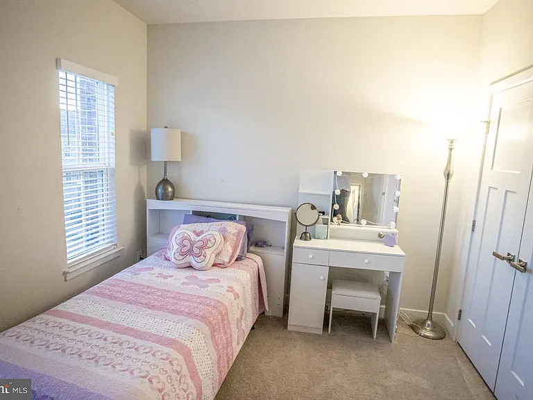 7821 Cove Point Dr — Photo 40