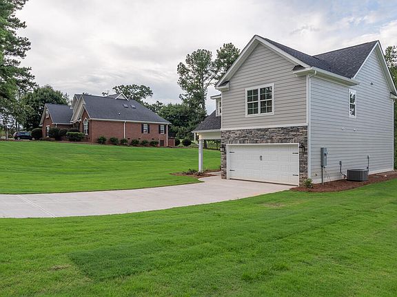 2nd image of 409 Oakmonte Cir