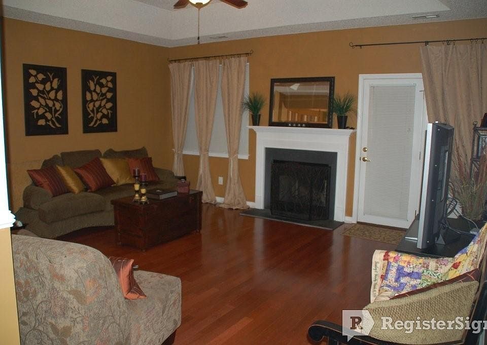 2nd image of 3254 Gervais Ln
