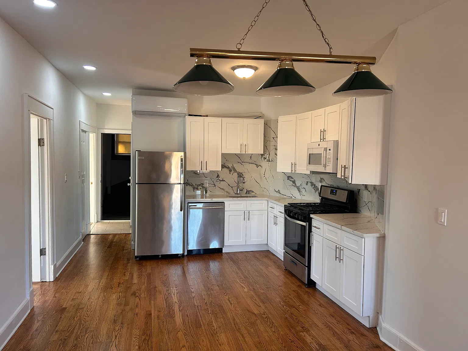 3 bed, $3,000 — Photo 2