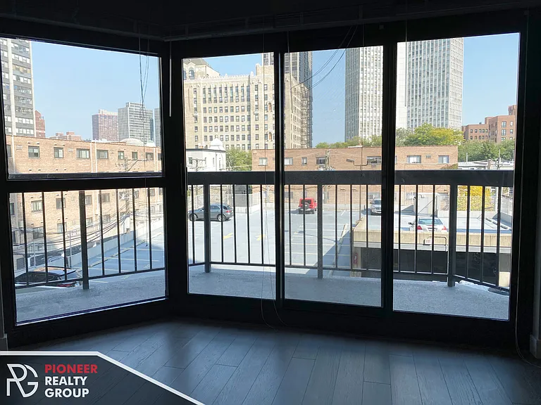 2557 N Clark St #2555-304 — Photo 1