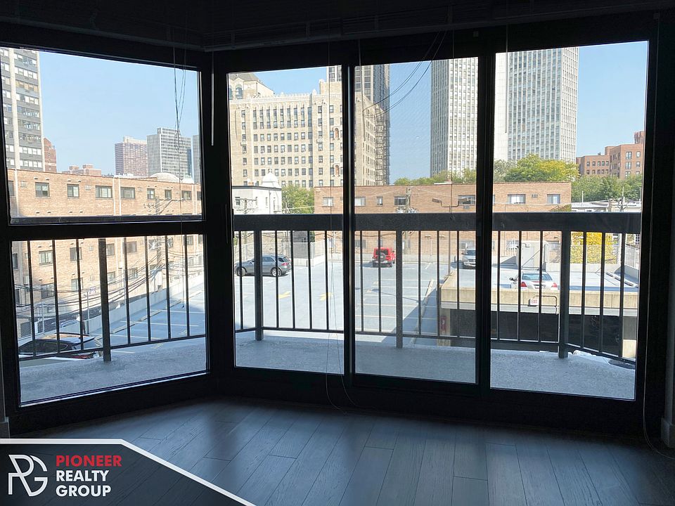 1st image of 2557 N Clark St #2555-304