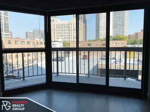 2557 N Clark St #2555-304, Chicago, IL 60614