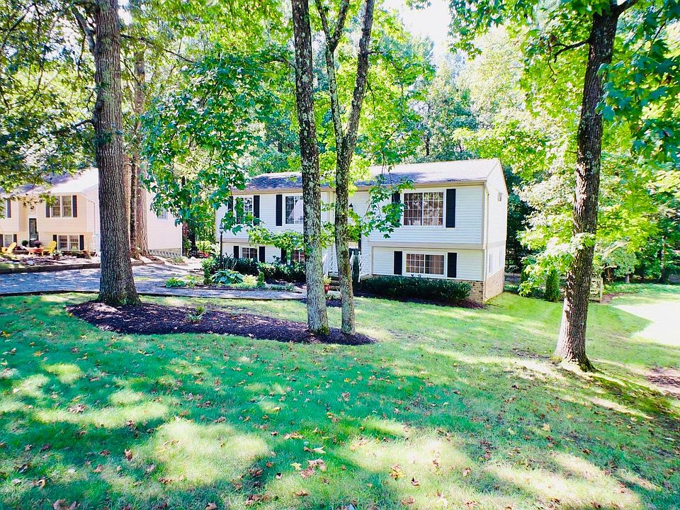 Street Front - driveway and front yard