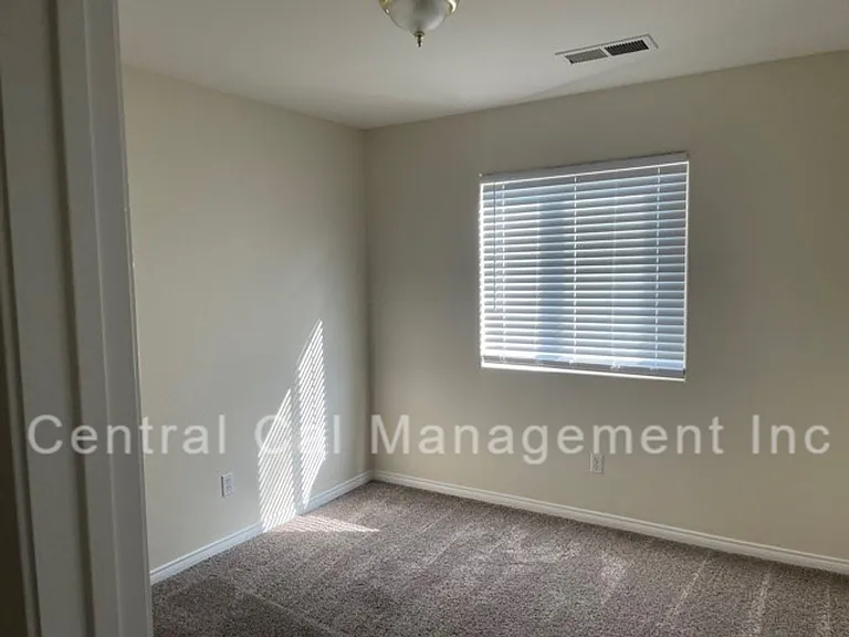 11902 Cedar Bluff Ave — Photo 17
