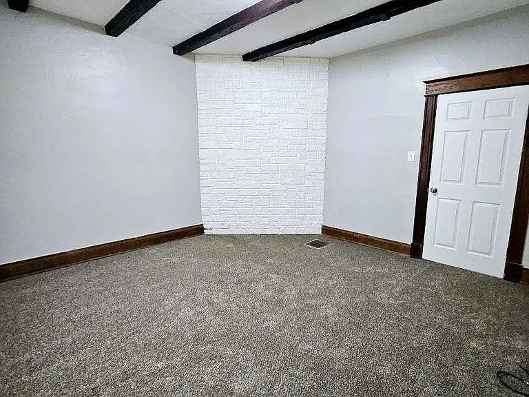 2422 Warren St — Photo 10