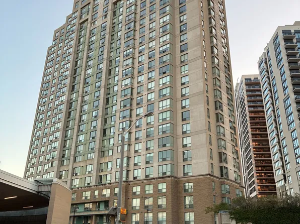101 Subway Cres Penthouse 302, Toronto, ON M9B 6K4