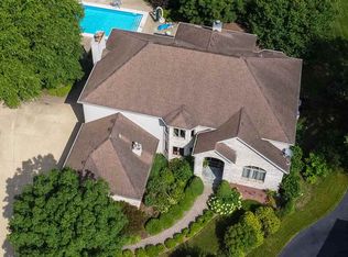 624 Parliament Ct, Rockford, IL 61107