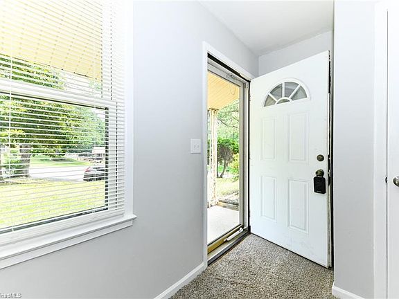 4th image of 8 Mullis Ct