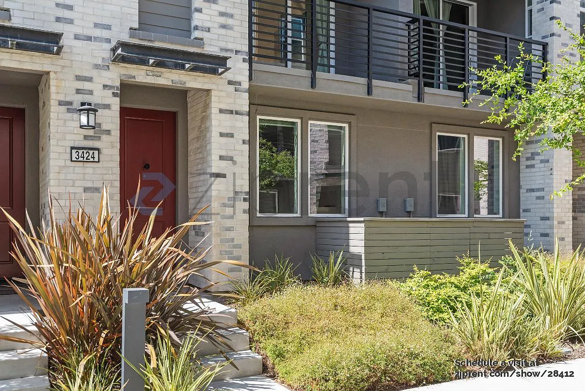 2 bed, 2.5 bath, 1307 sqft, $4,337 — Photo 2