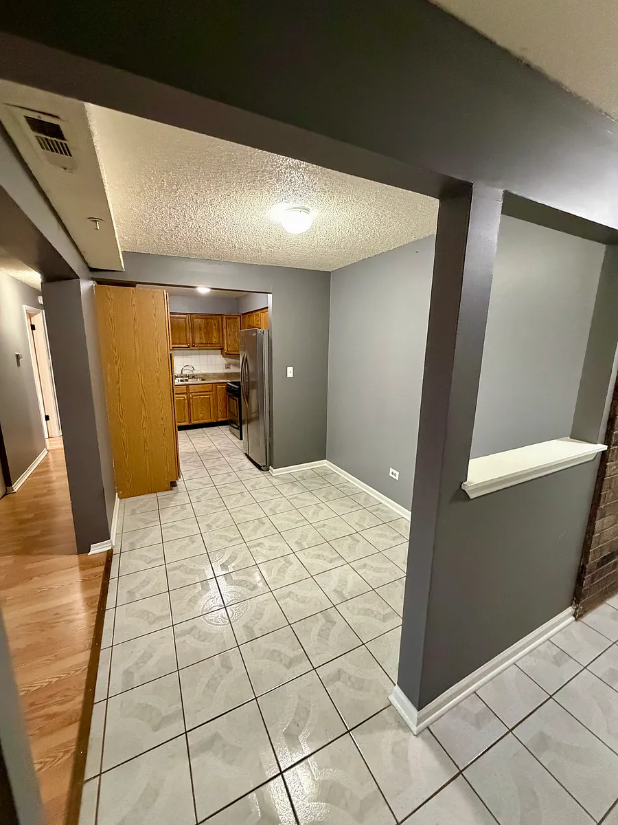 Building Photo - 126 S La Londe Ave