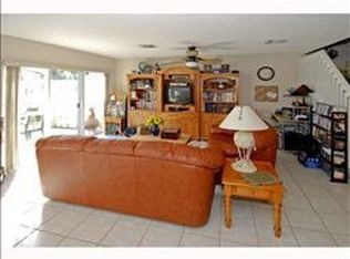 1612 W Harmony Lake Cir, Davie, FL 33324