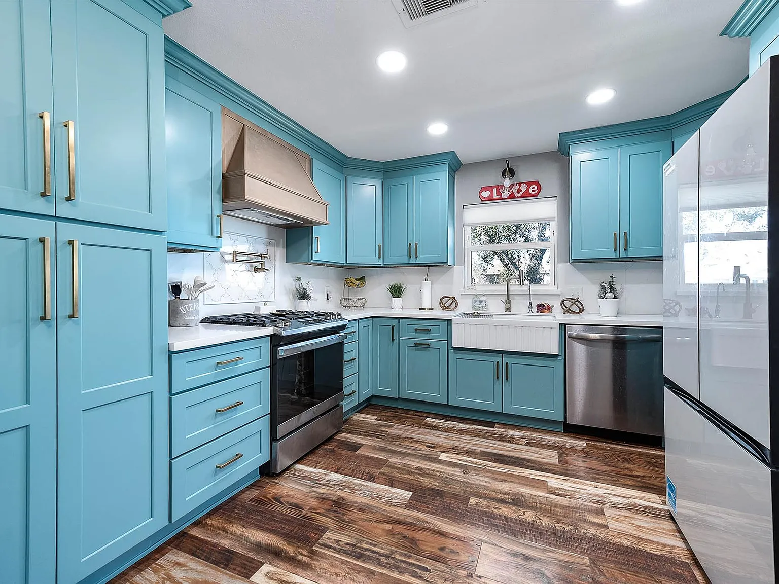3 bed, 4.0 bath, 1666 sqft, $3,900 — Photo 4