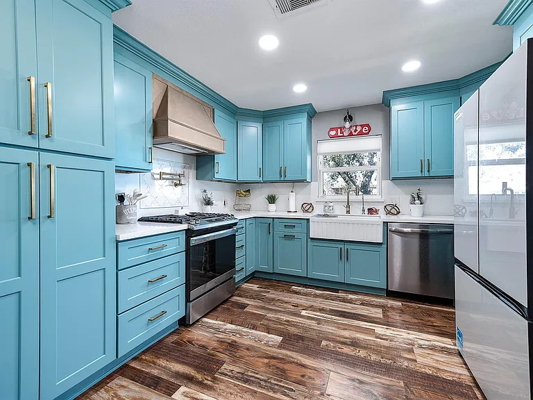 325 Ling St — Photo 4