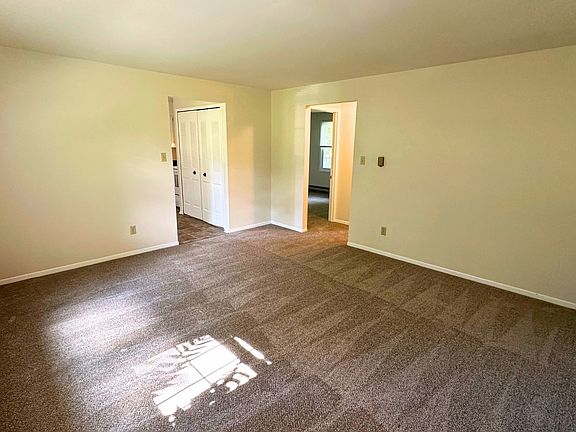 3rd image of 707 Webster Hill Rd #D