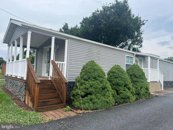 14 E Locust St, Talmage, PA 17580