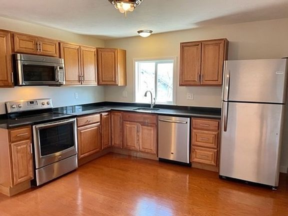 4th image of 216 Pond St Floor 2