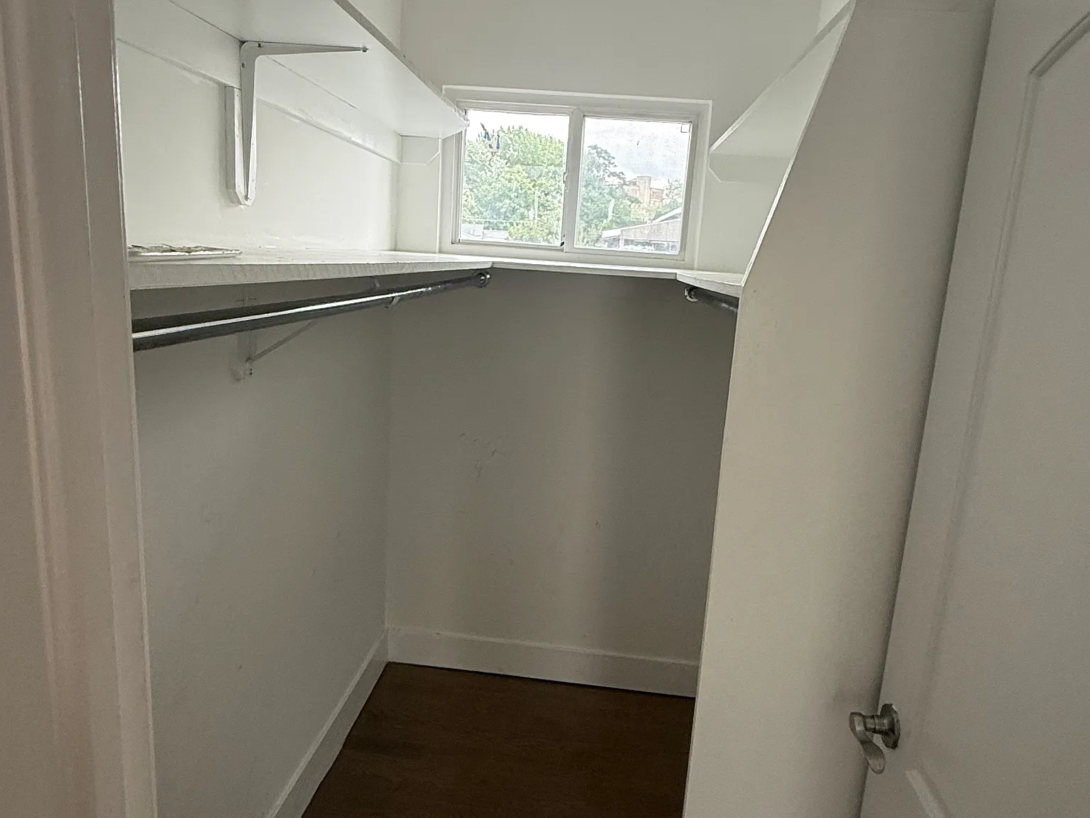 3 bed, 1000 sqft, $2,000 — Photo 4