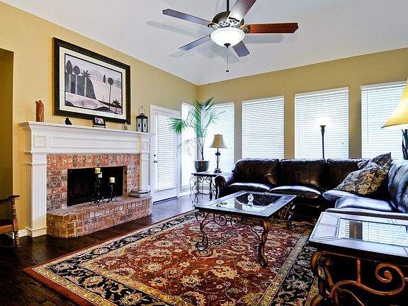 3rd image of 4649 Wales Dr