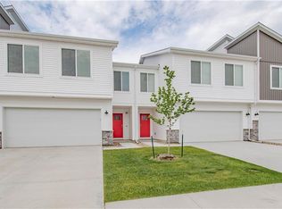 9755 Turnpoint Dr, West Des Moines, IA 50266