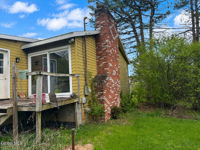 3rd image of 1027 Township Road