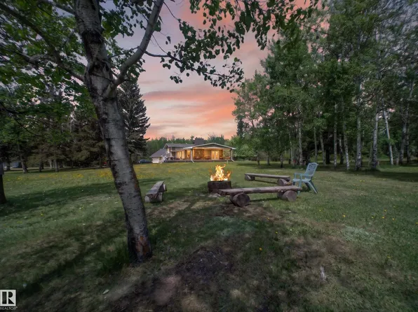 22048 Township Rd #522, Strathcona County, AB T8E 1G2