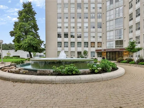 3650 Kaneff Cres #2801, Mississauga, ON L5A 4A1