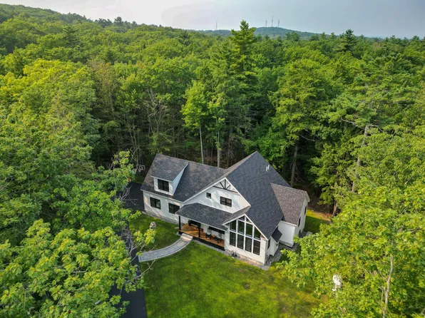 4 Red Oak Drive, Falmouth, ME 04105