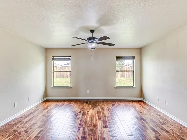 2405 Coy Dr — Photo 10