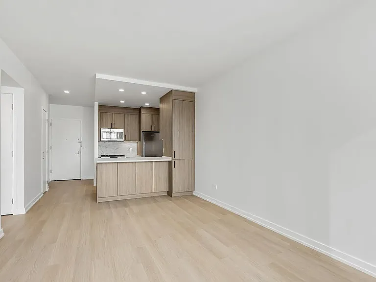 200 W 60th St #3F — Photo 7