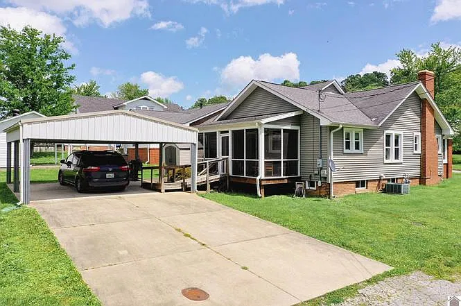 214 Hamby Ave — Photo 2