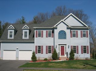 8 Celestial Cir, Bellingham, MA 01757