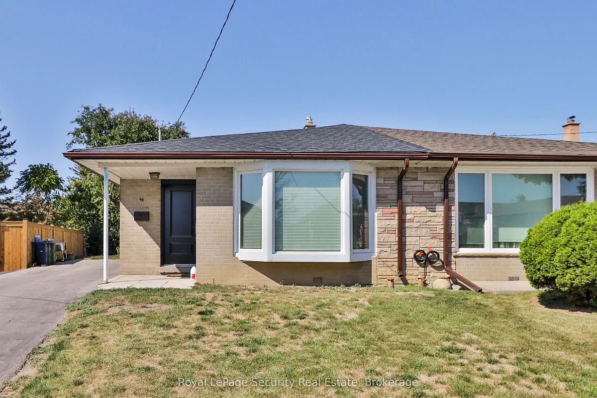 Building Photo - 60 Frankton Cres