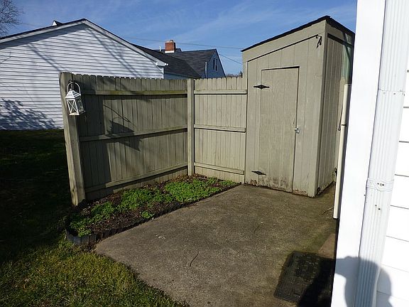 Private Patio with Side Yard