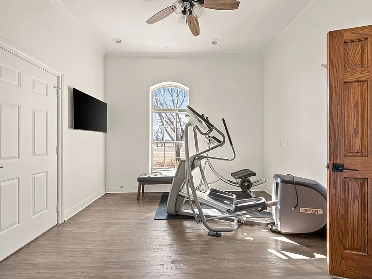 208 Highpoint Cir — Photo 5