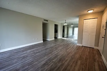 2 bed, 1002 sqft, $1,590 — Photo 3