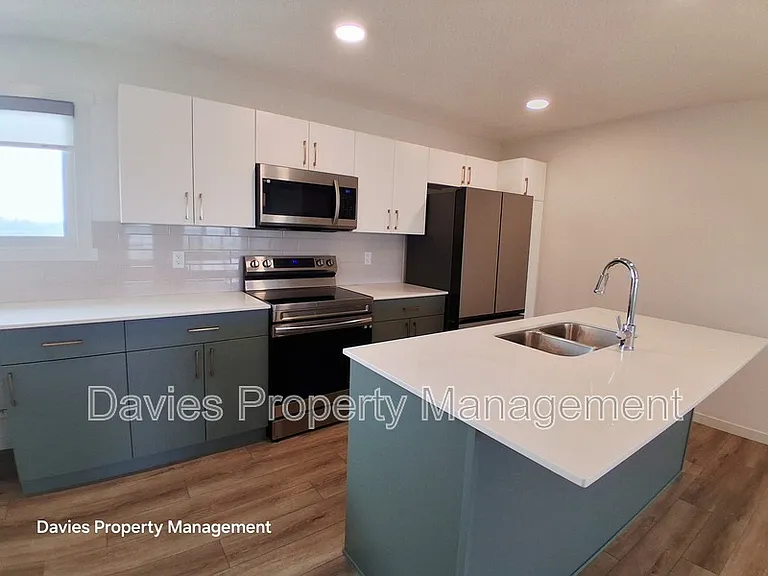 32 Jensen Gate — Photo 2