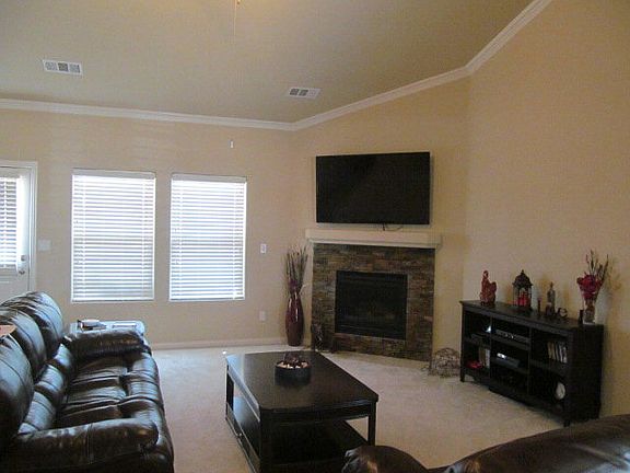 5th image of 3207 Rembrandt Ave