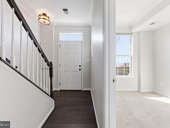 4th image of 966 S Macon St