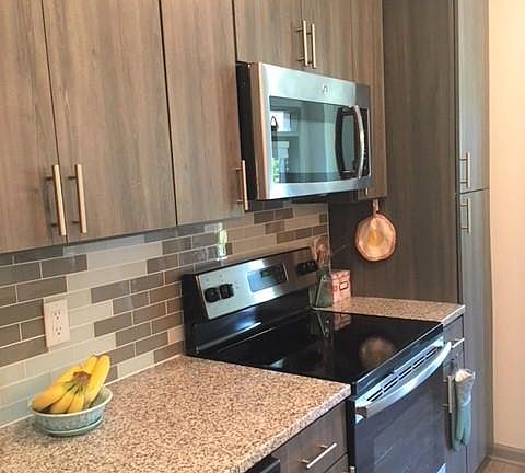 So much kitchen storage - we cannot even fill it up.