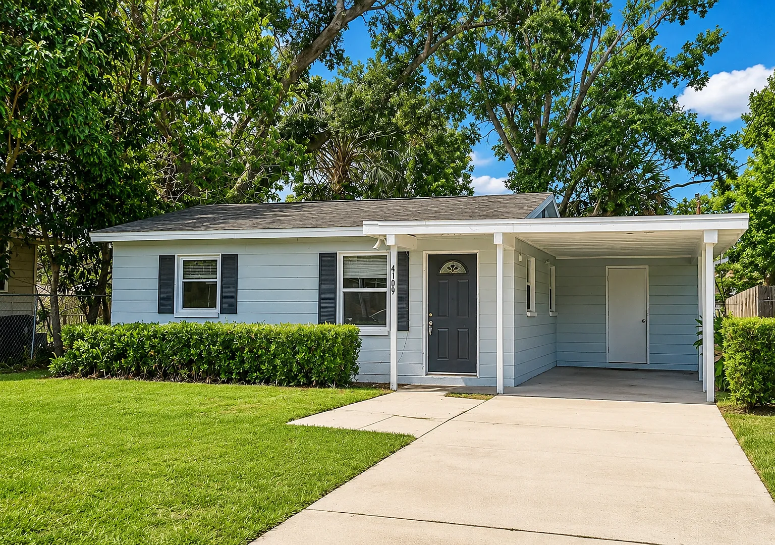2 Bedroom, 1 Bathroom Home for Rent in West Tampa! — Photo 1