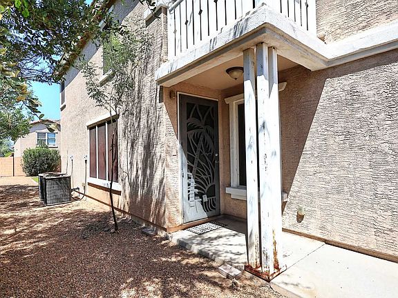 4th image of 2226 E Bowker St