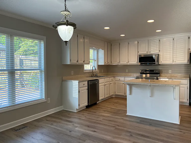 247 Palace Dr — Photo 9