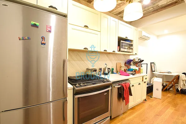 Rented by null | media 63