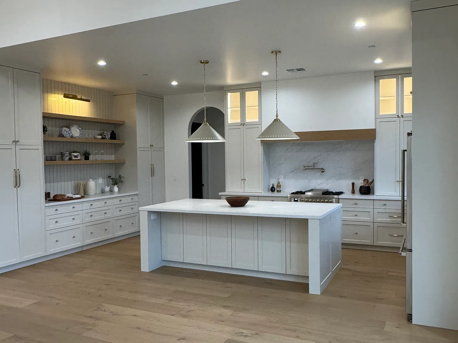 4 bed, 3.5 bath, 3069 sqft, $9,100 — Photo 2