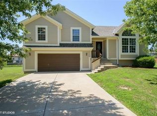 20522 W 201st St, Spring Hill, KS 66083